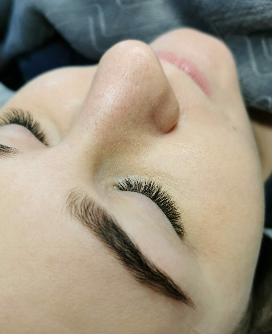 przedluzanie rzes kurs